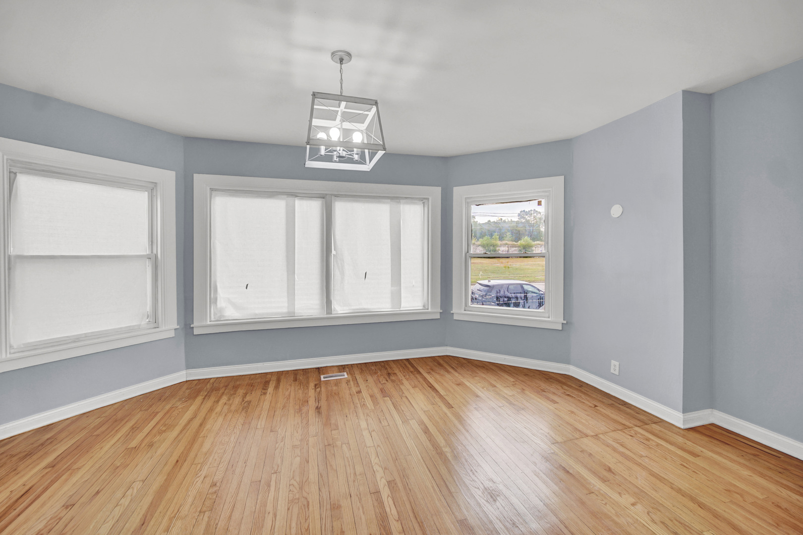 7316 S Woodlawn Avenue