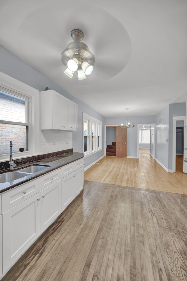 7316 S Woodlawn Avenue