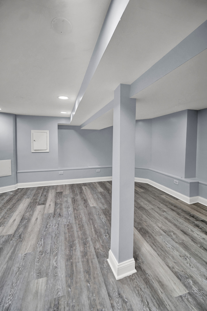 7316 S Woodlawn Avenue