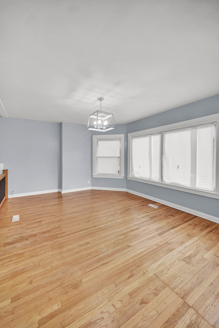 7316 S Woodlawn Avenue