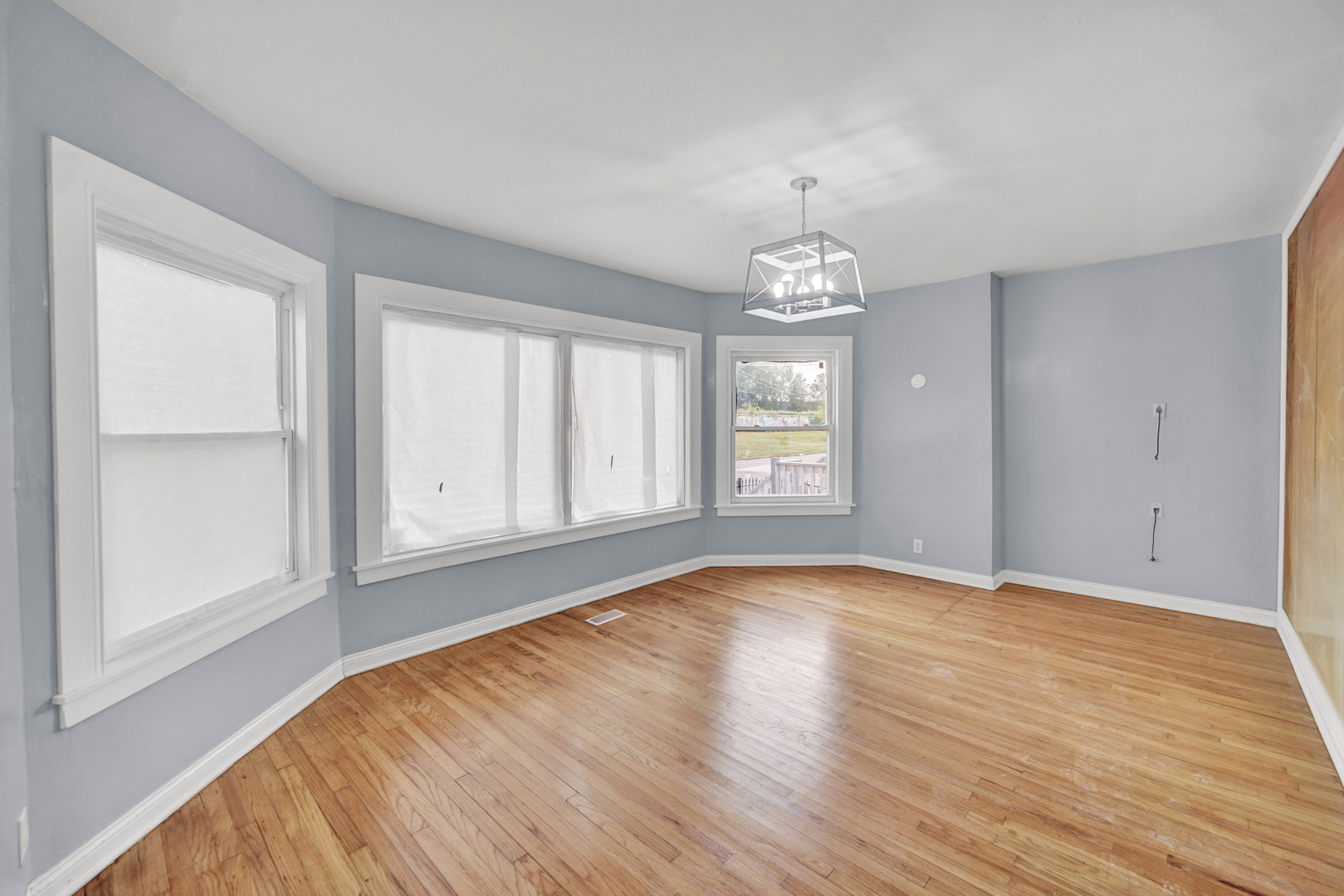 7316 S Woodlawn Avenue