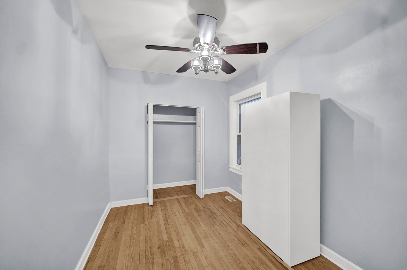 7316 S Woodlawn Avenue