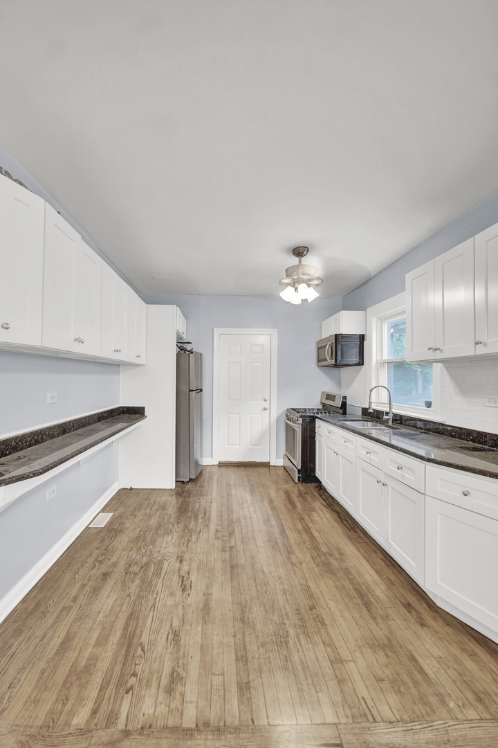 7316 S Woodlawn Avenue