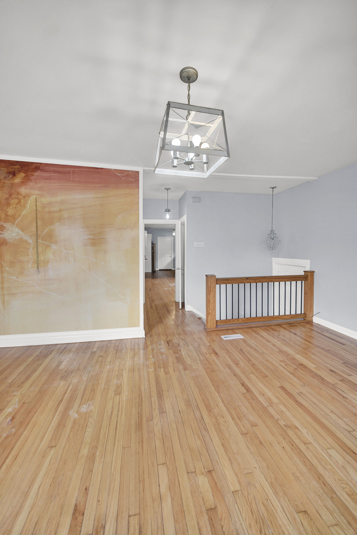 7316 S Woodlawn Avenue