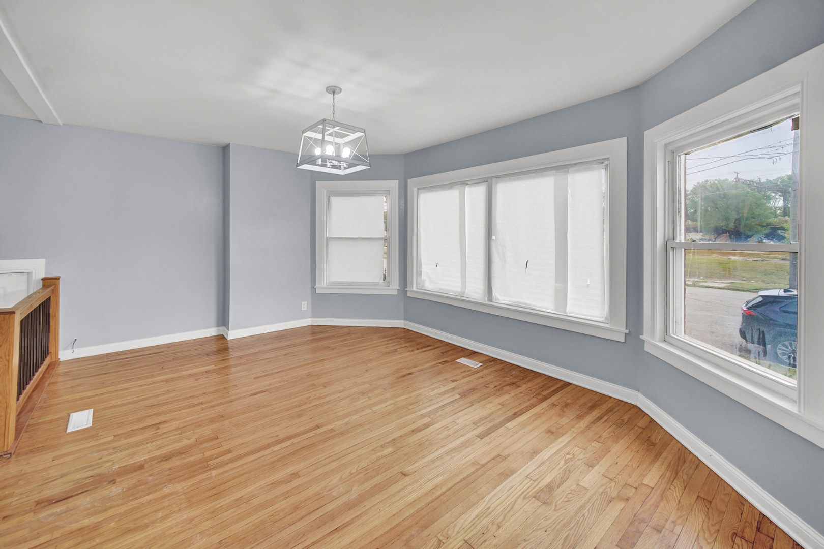 7316 S Woodlawn Avenue