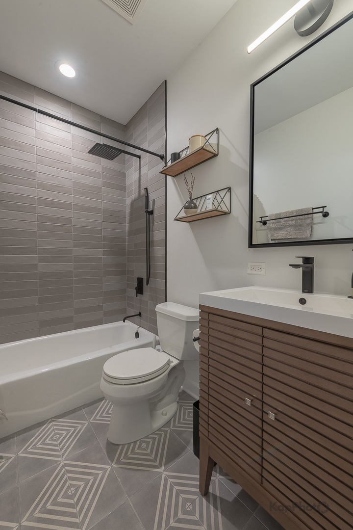 1244 W Ohio Street Unit: 2W