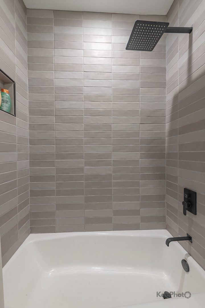 1244 W Ohio Street Unit: 2W