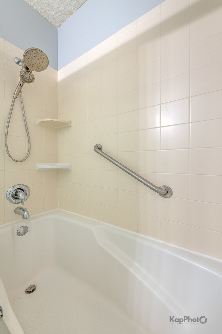 222 N Columbus Drive Unit: 2808