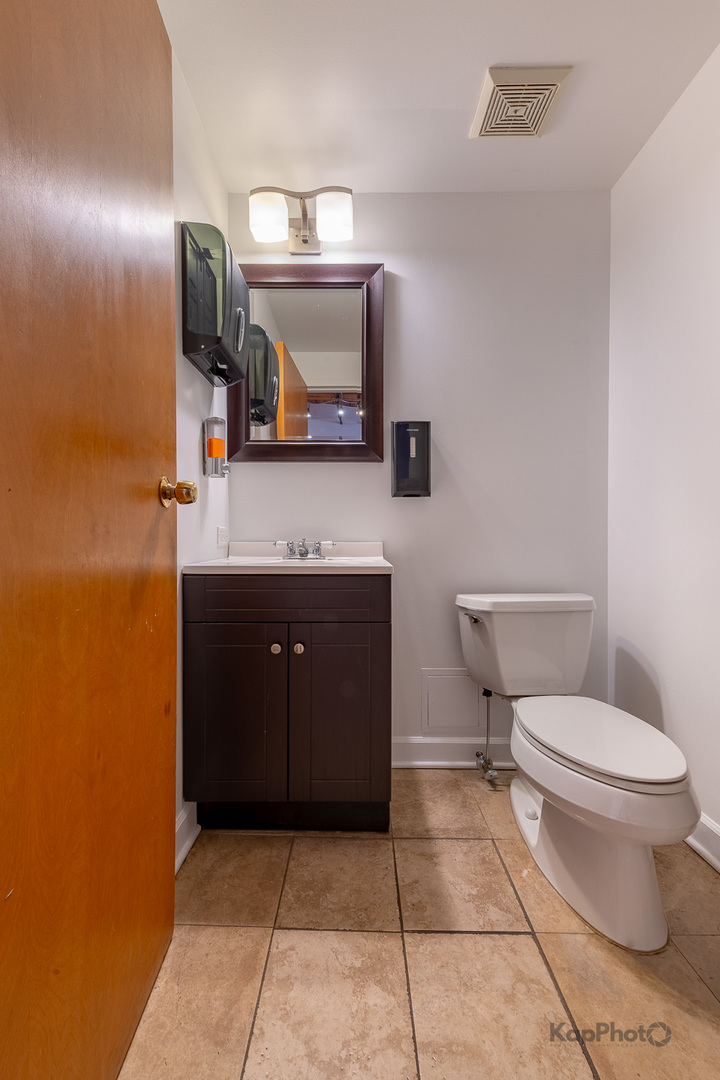 921 W Van Buren Street Unit: 210