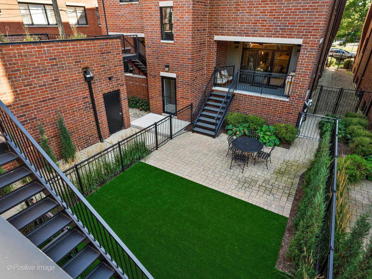 2018 W LEMOYNE Street Unit: 1W