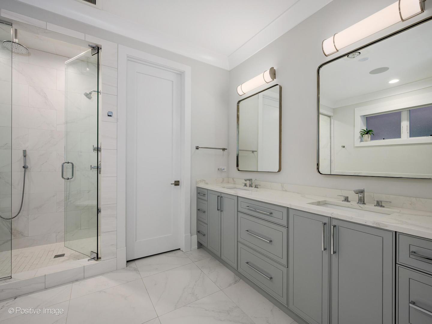 2018 W LEMOYNE Street Unit: 1W