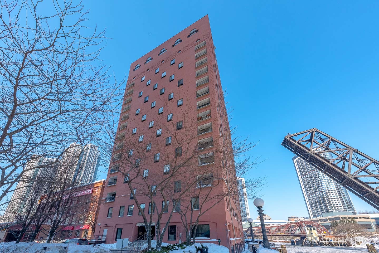 345 N Canal Street Unit: 404