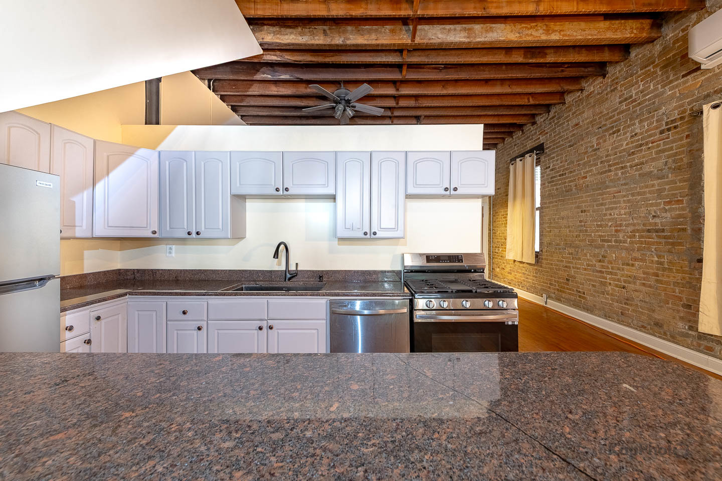 2955 N Spaulding Avenue Unit: 1F