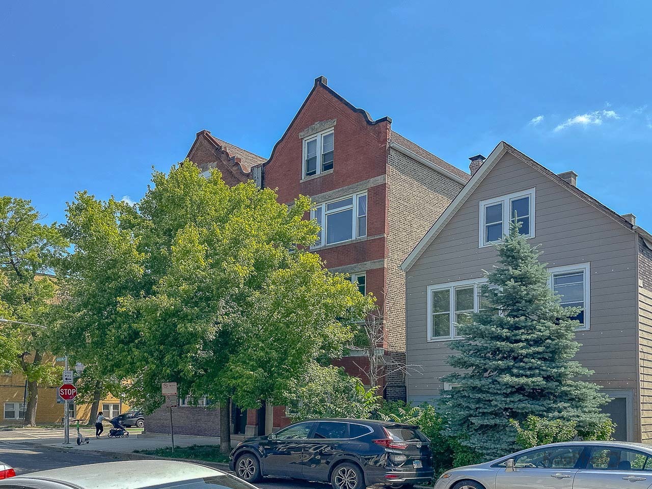 2955 N Spaulding Avenue Unit: 1F