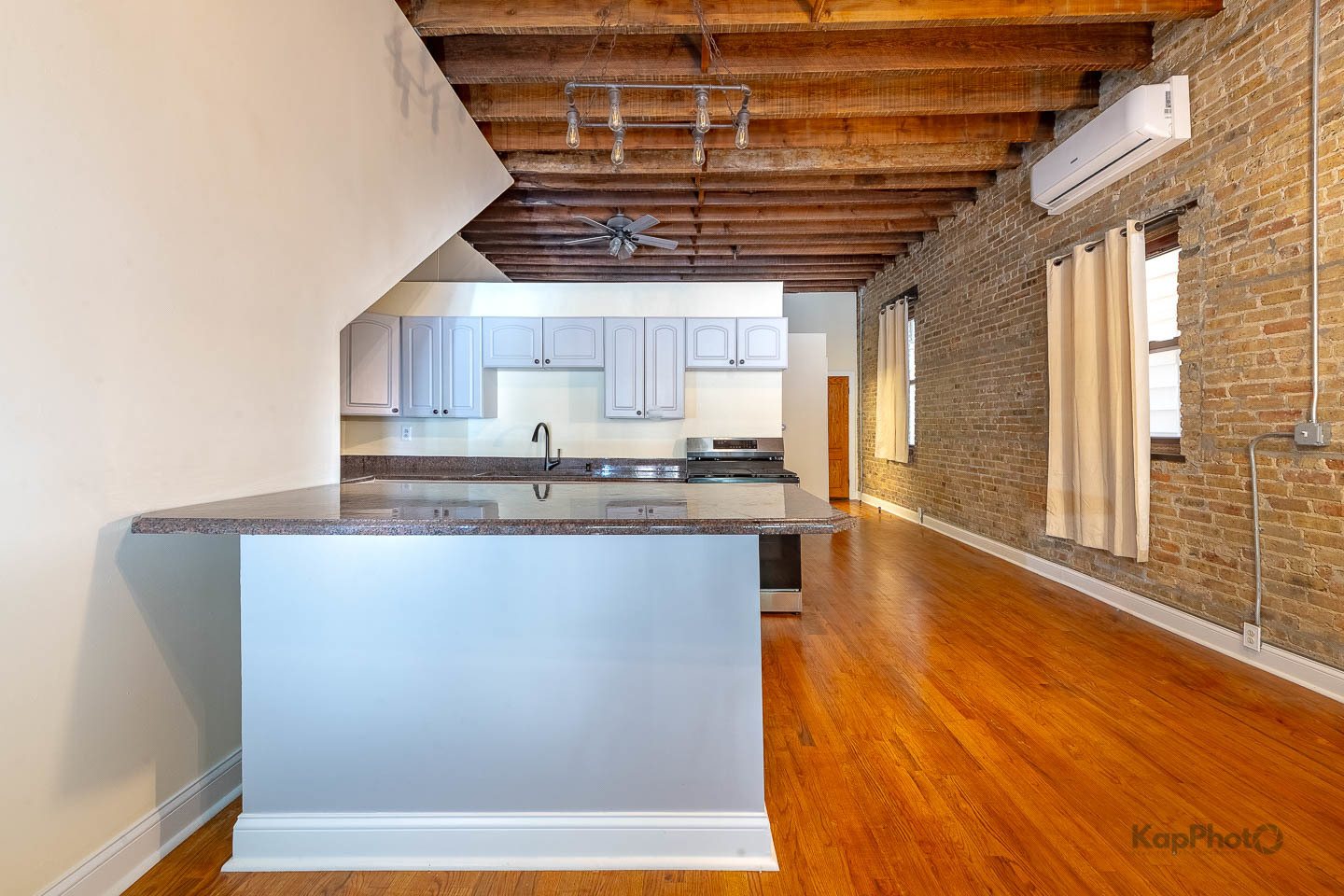 2955 N Spaulding Avenue Unit: 1F