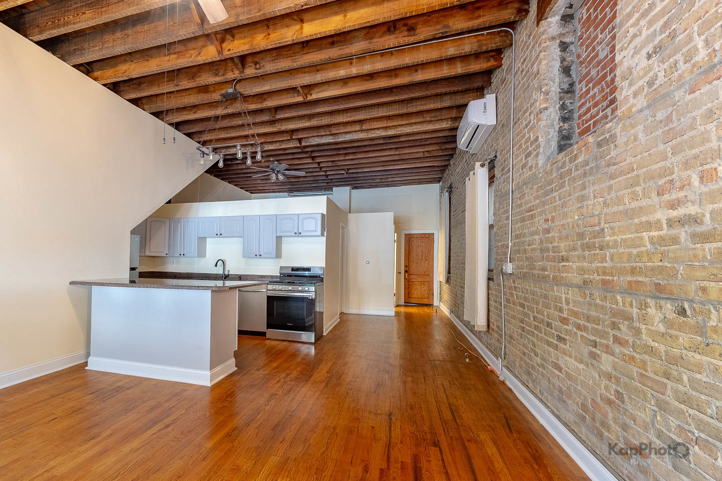 2955 N Spaulding Avenue Unit: 1F