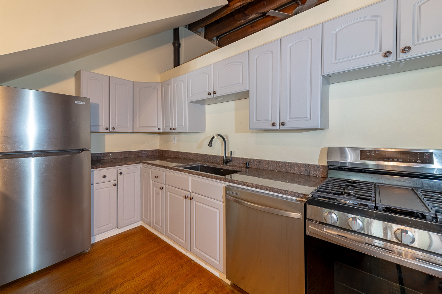 2955 N Spaulding Avenue Unit: 1F