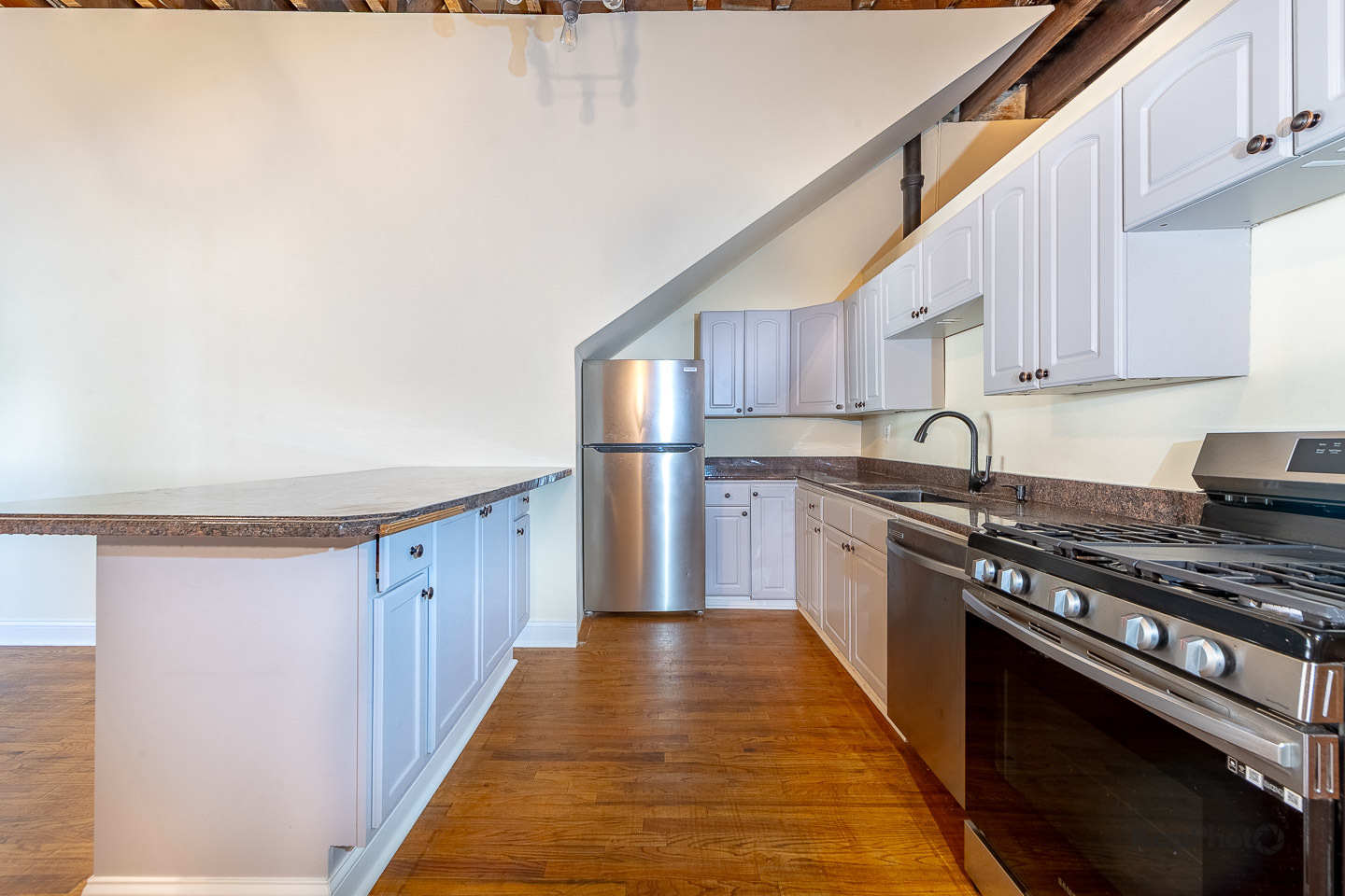 2955 N Spaulding Avenue Unit: 1F