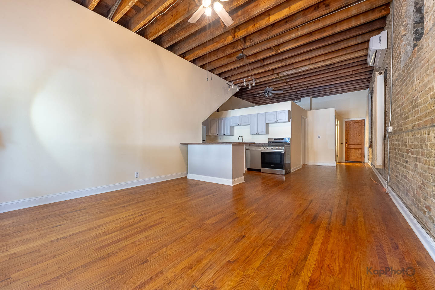 2955 N Spaulding Avenue Unit: 1F