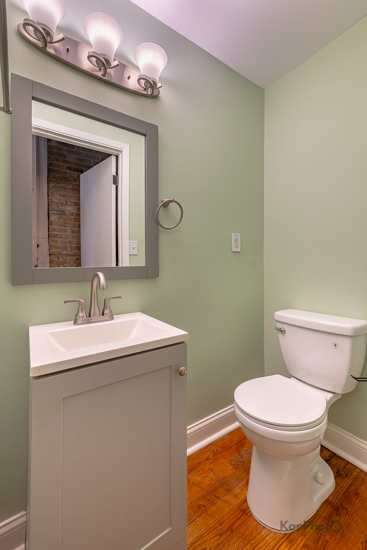 2955 N Spaulding Avenue Unit: 1F