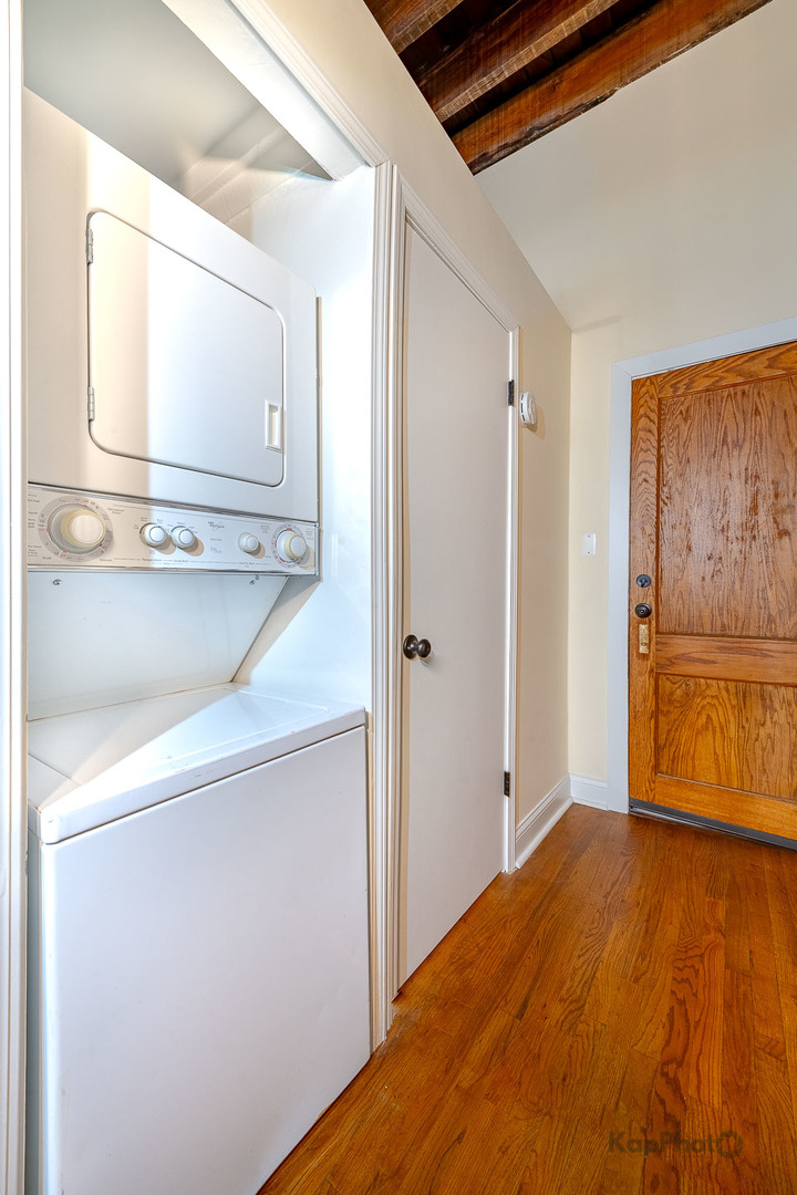 2955 N Spaulding Avenue Unit: 1F