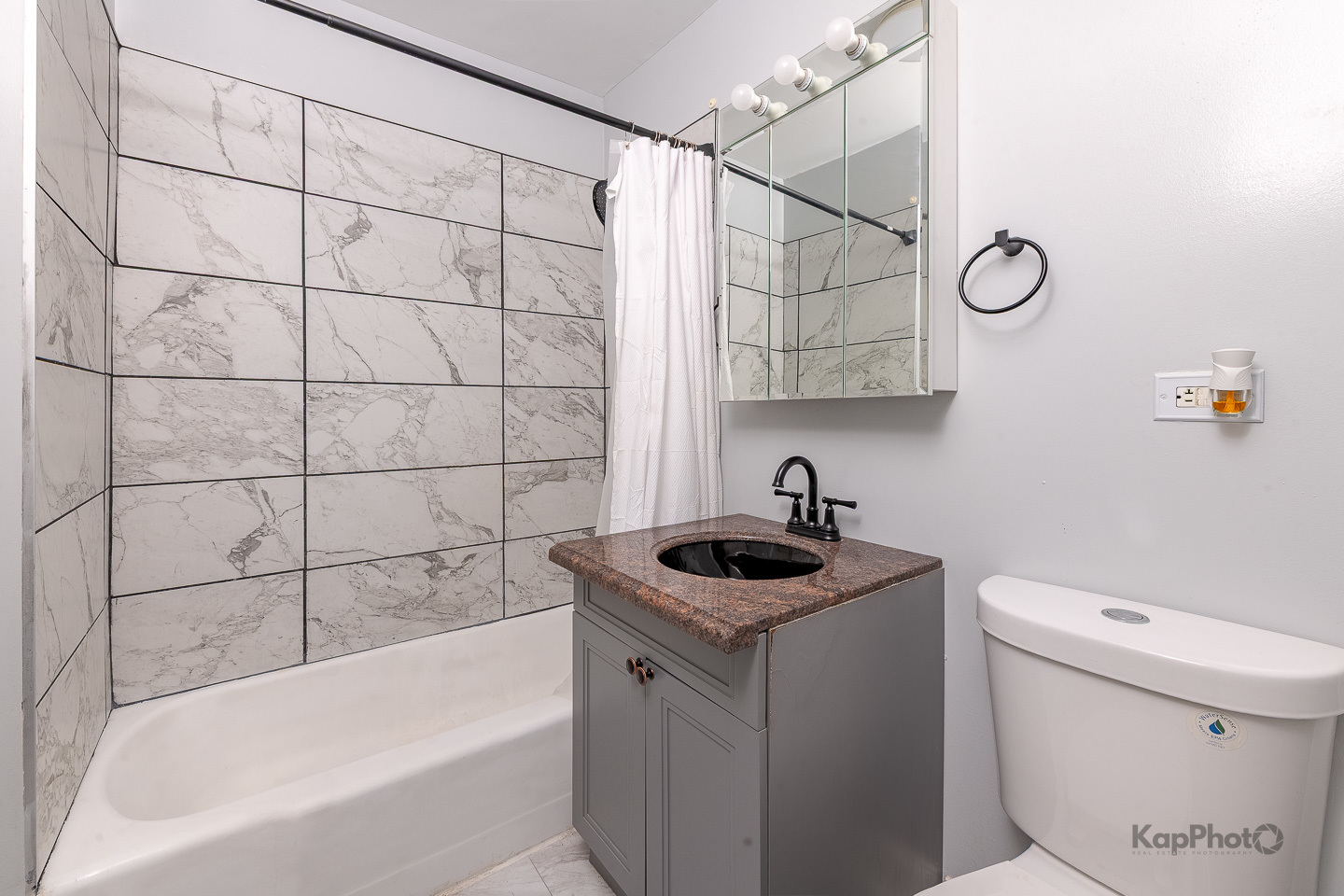 2955 N Spaulding Avenue Unit: 1F