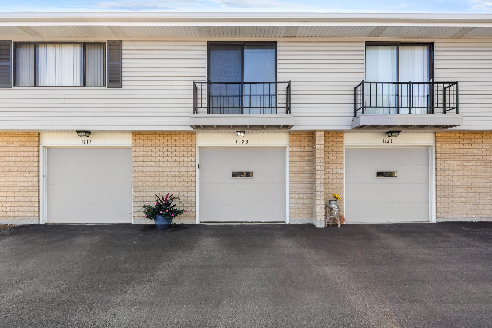 1123 Stoughton Court Unit: 1123