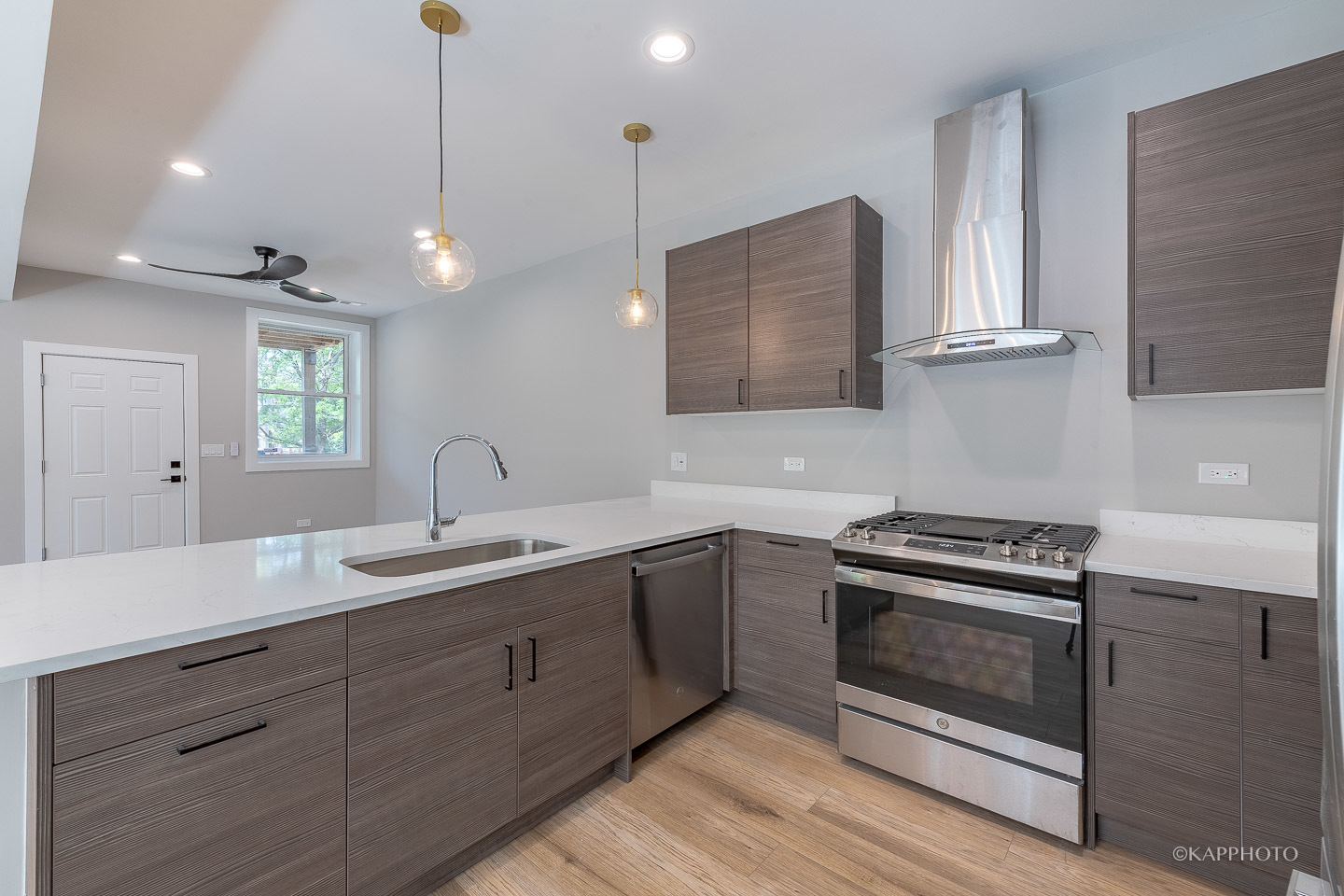 4152 S Prairie Avenue Unit: 1