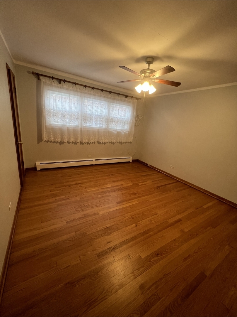 5439 N Artesian Avenue