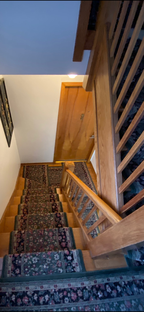 5439 N Artesian Avenue