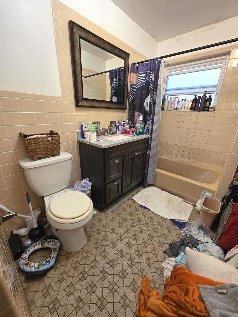 5439 N Artesian Avenue