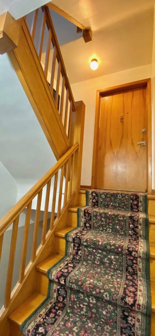 5439 N Artesian Avenue