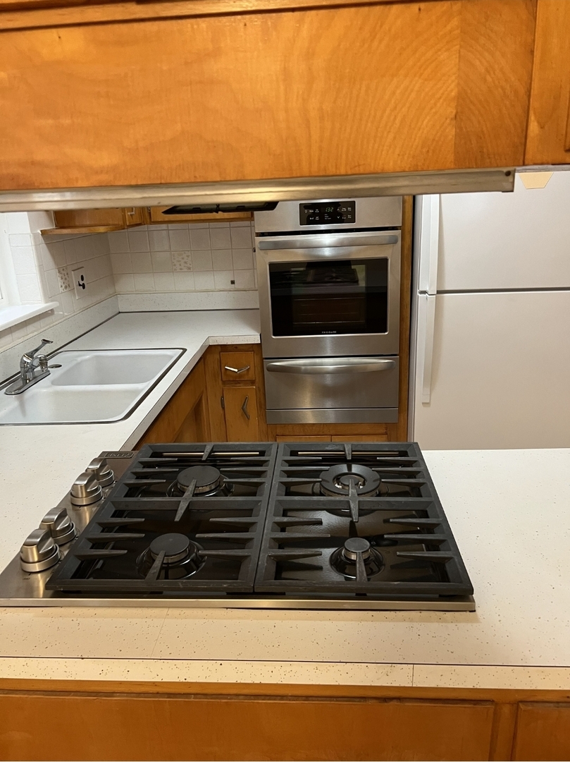 5439 N Artesian Avenue