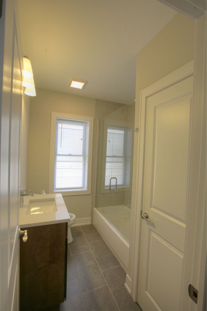 6433 N Albany Avenue Unit: 3W