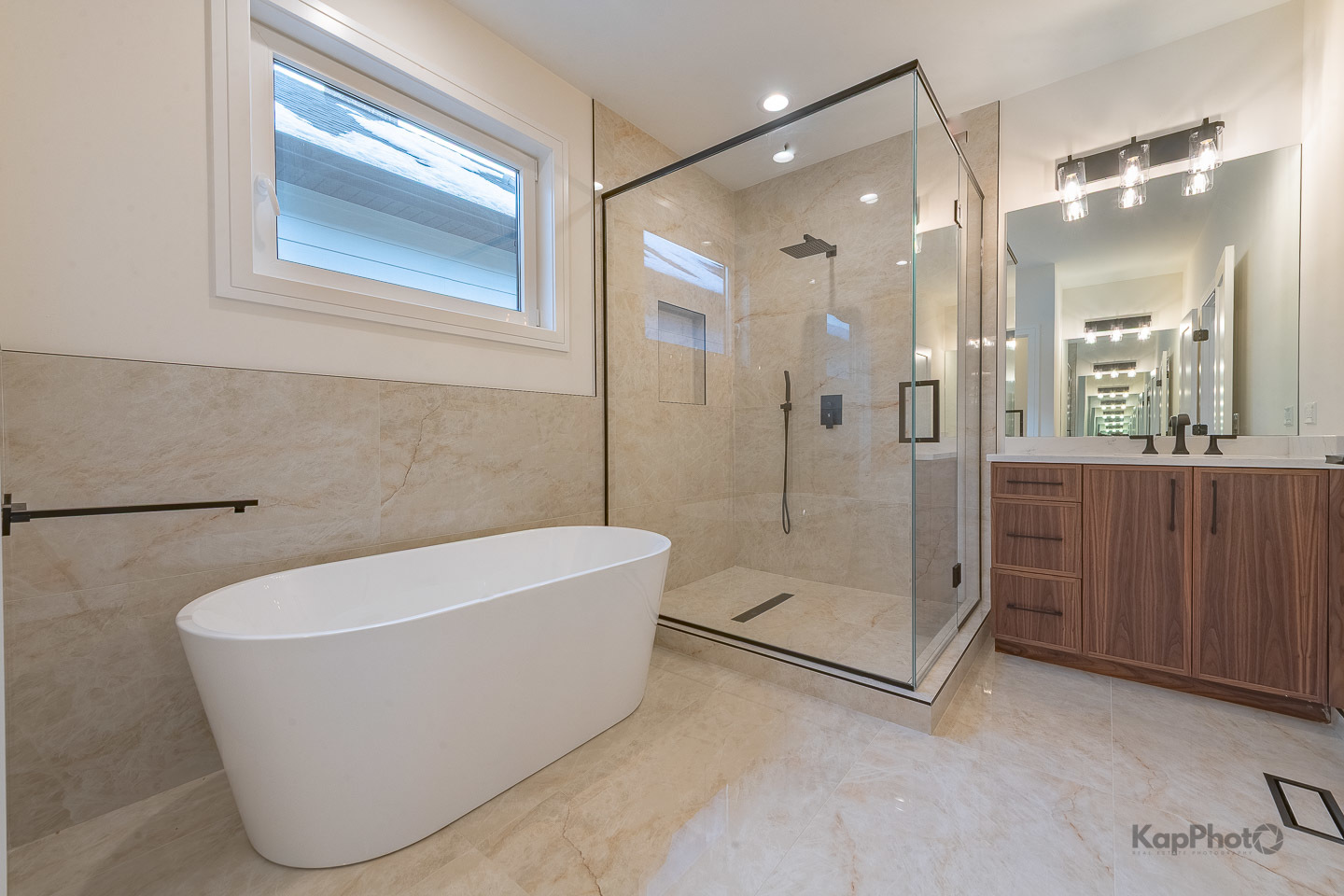 4015 N Albany Avenue