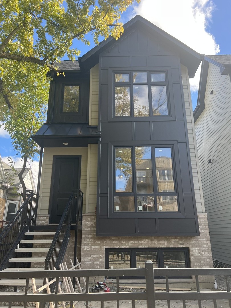 4015 N Albany Avenue