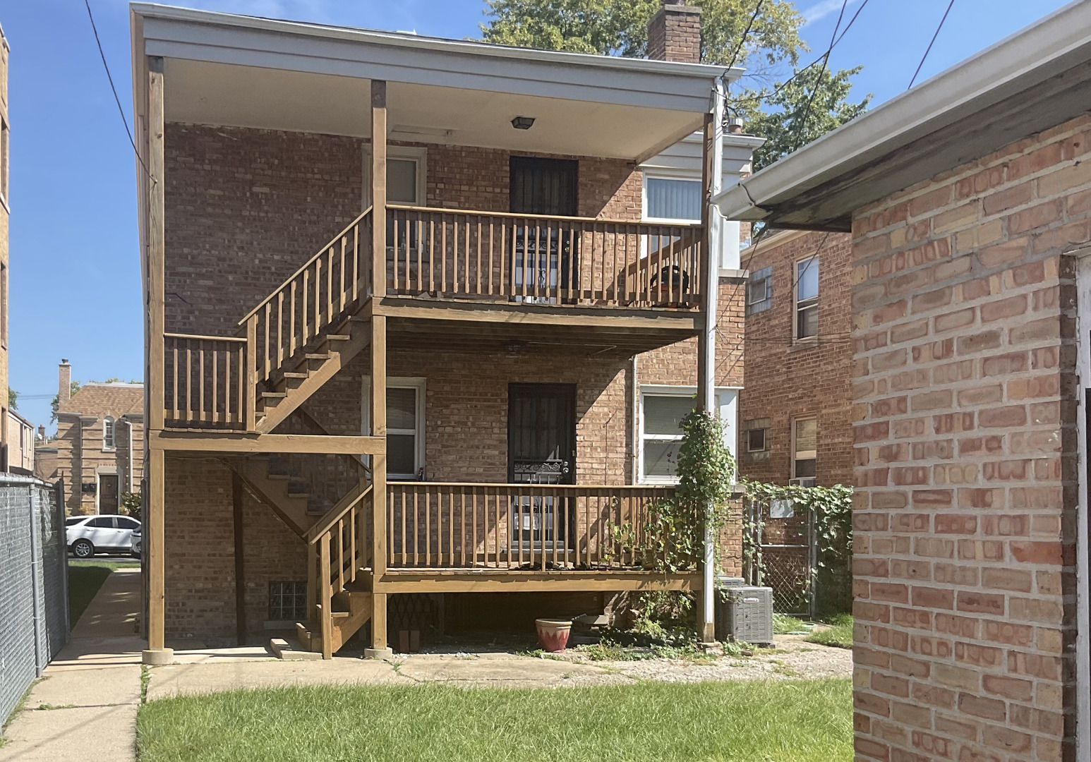 8816 S Blackstone Avenue