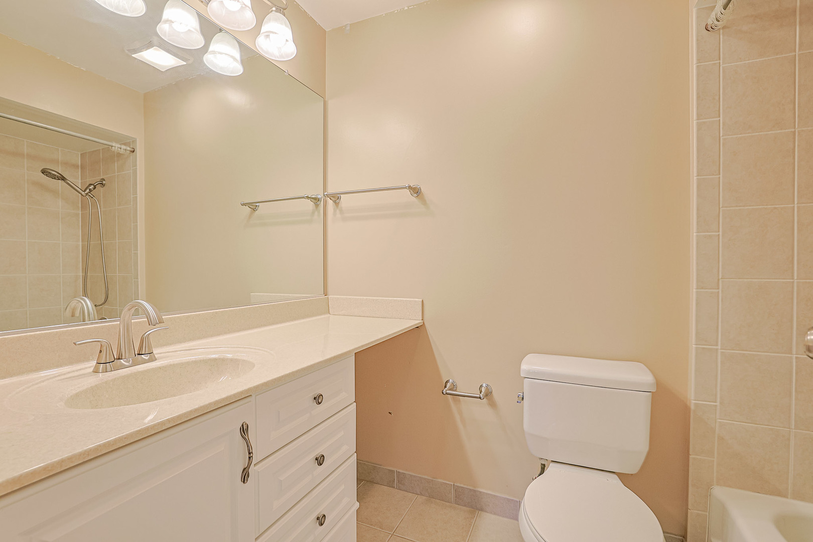 3008 Roberts Drive Unit: 5