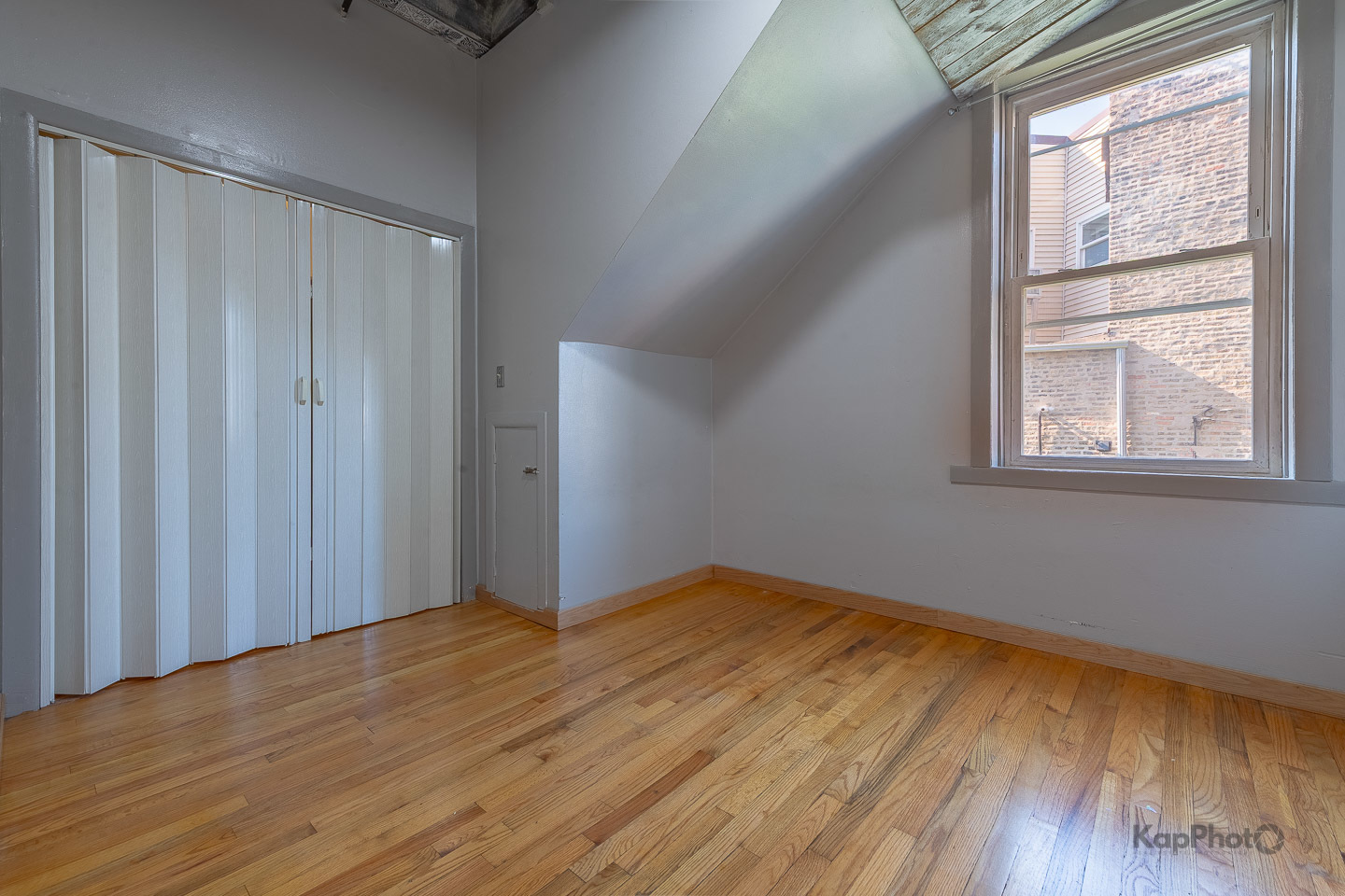 2504 S Blue Island Avenue Unit: 1F