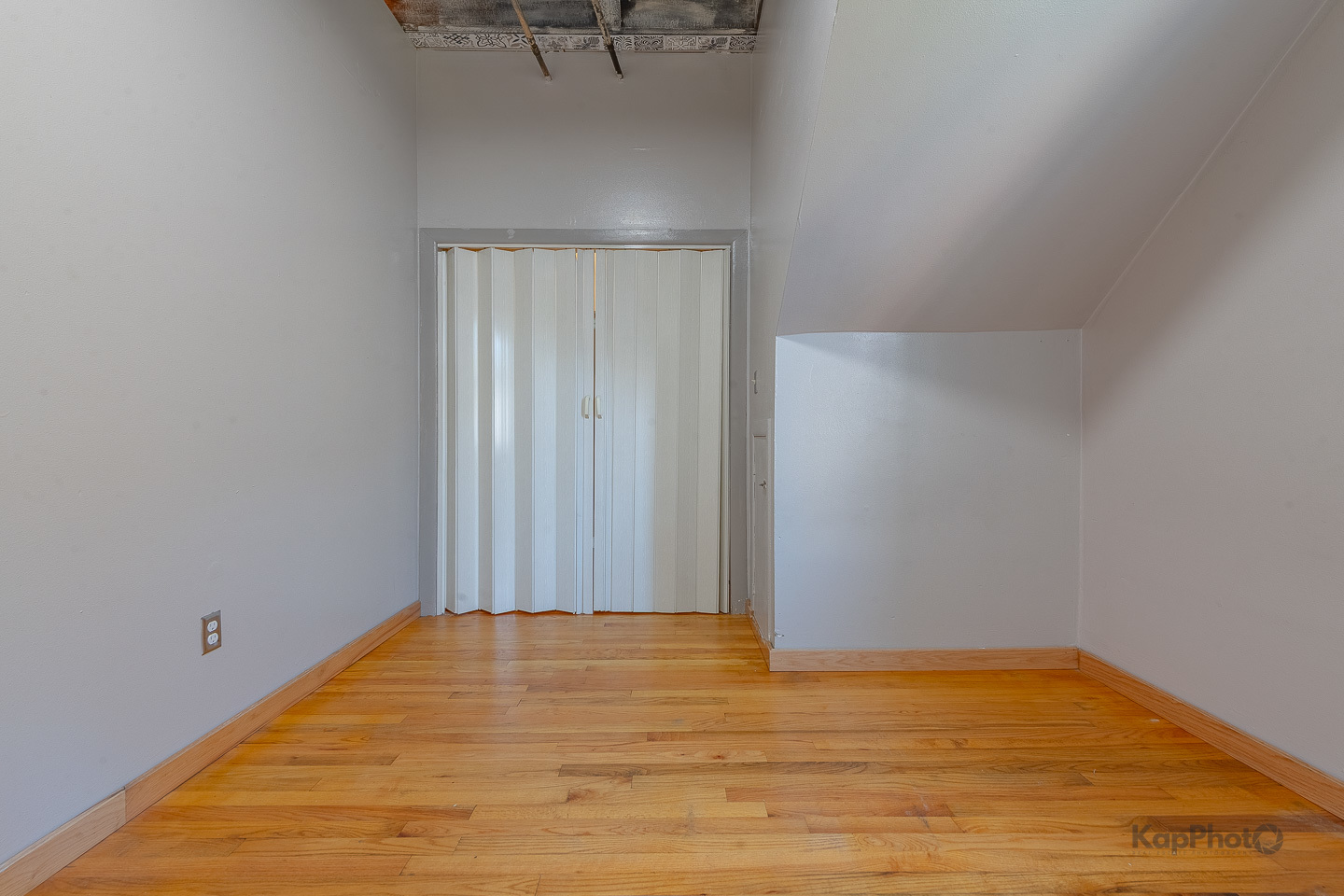 2504 S Blue Island Avenue Unit: 1F