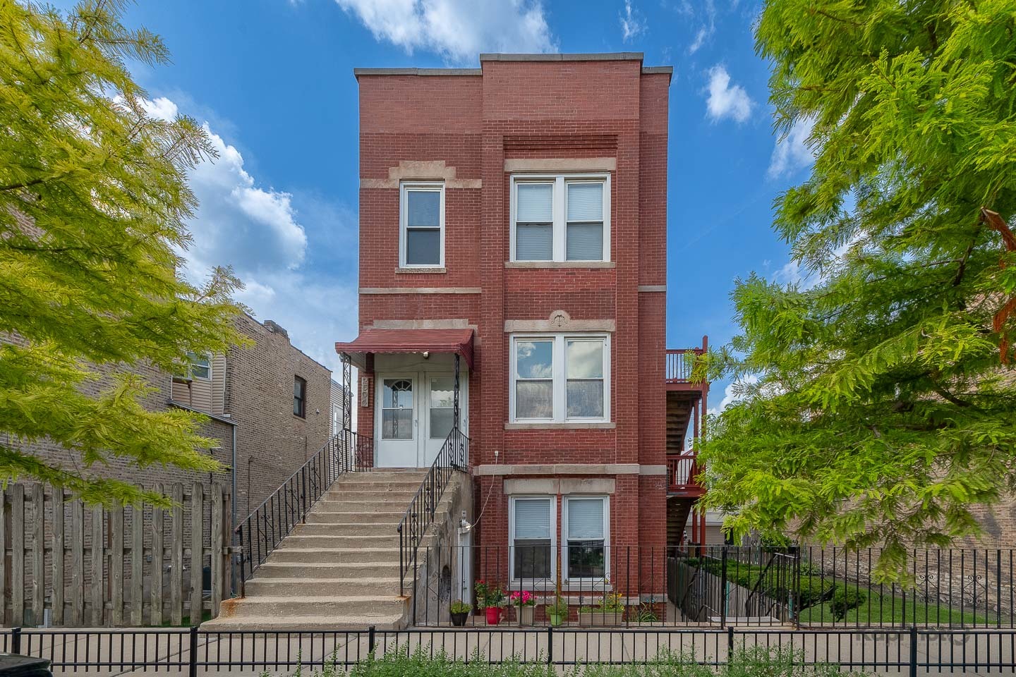 2504 S Blue Island Avenue Unit: 1F