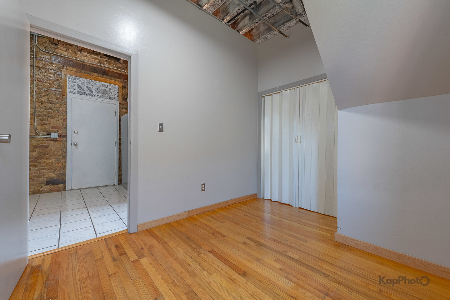 2504 S Blue Island Avenue Unit: 1F