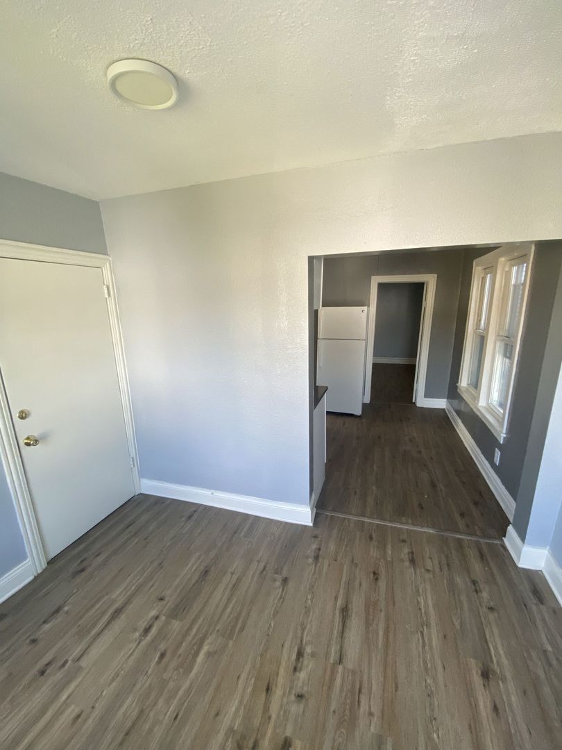 4812 S Elizabeth Street Unit: 2R