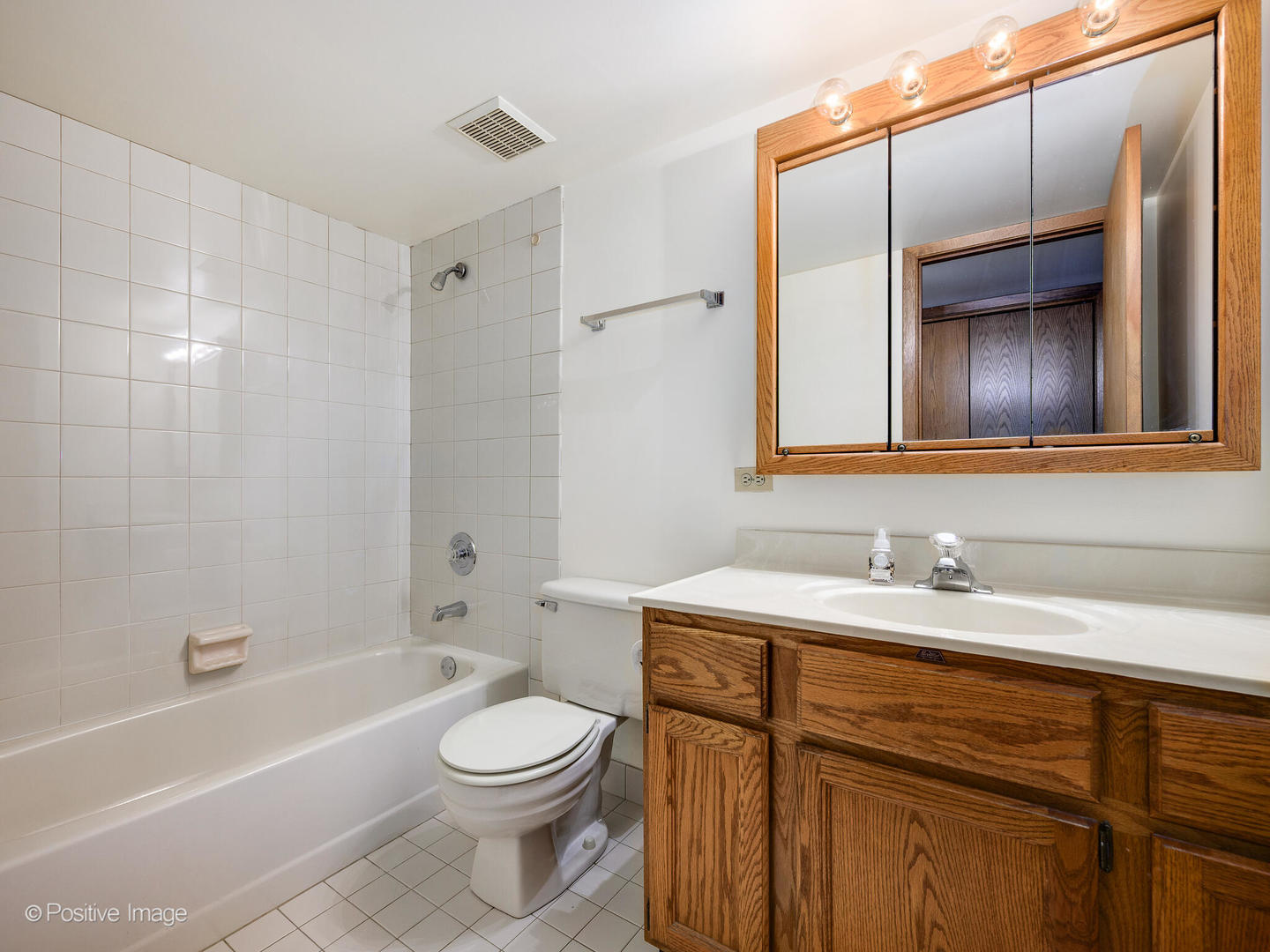 6455 W Belle Plaine Avenue Unit: 410