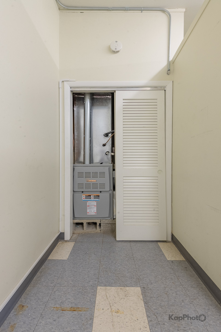 10420-10422 S Ewing Avenue