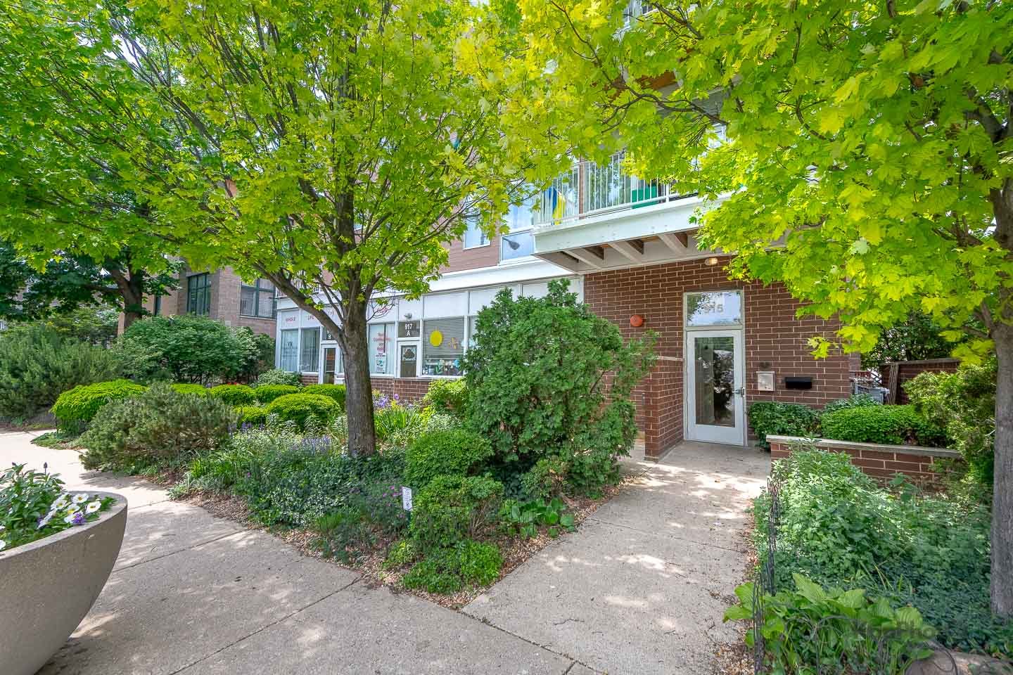 915 S Oak Park Avenue Unit: 1B
