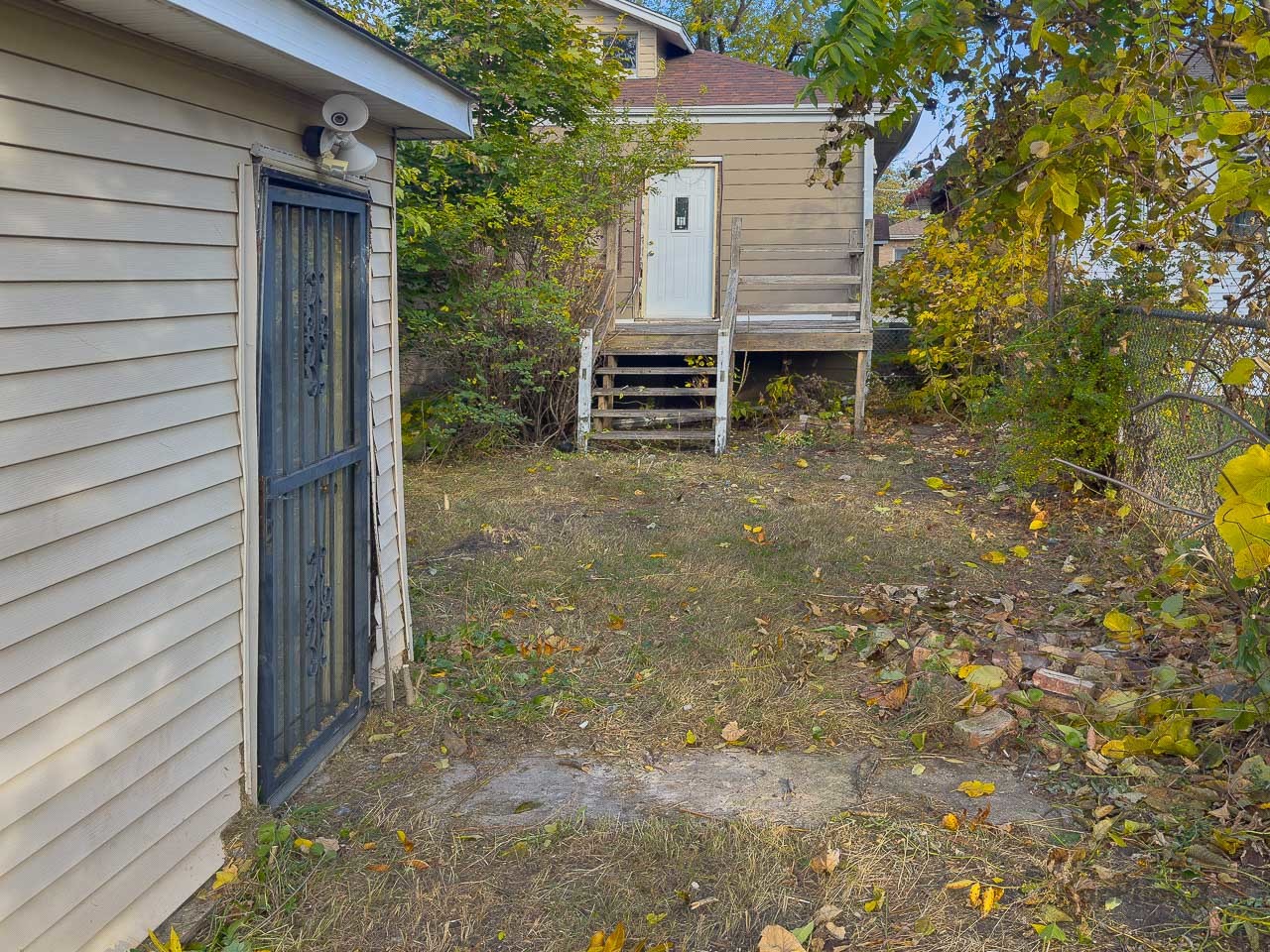 8404 S Oglesby Avenue