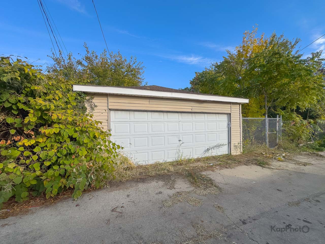 8404 S Oglesby Avenue