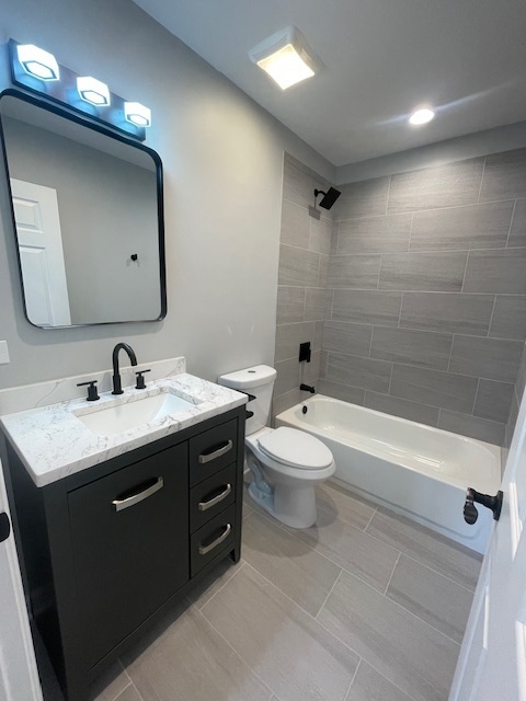 1719 W CHICAGO Avenue Unit: 4