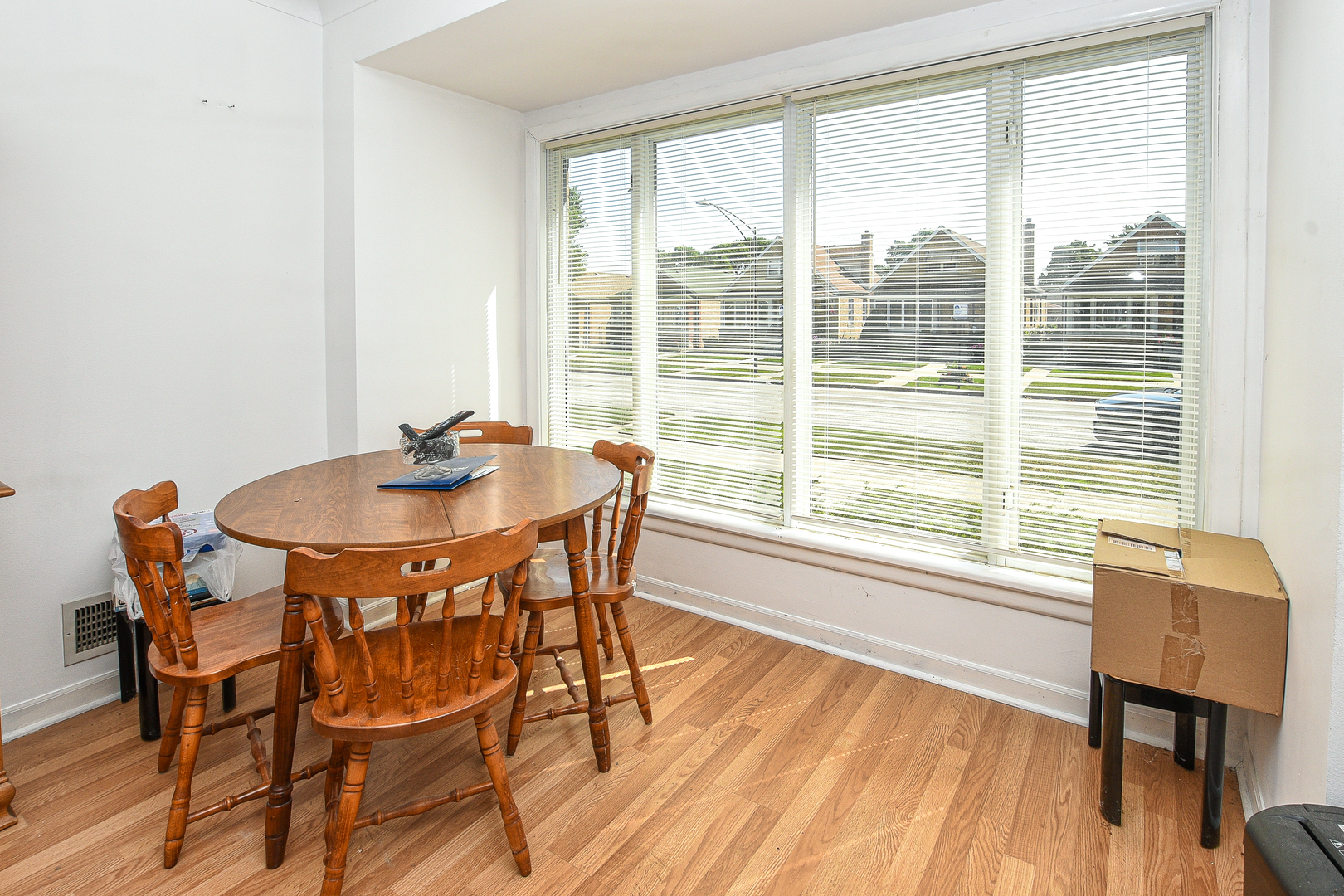 5036 S Leclaire Avenue